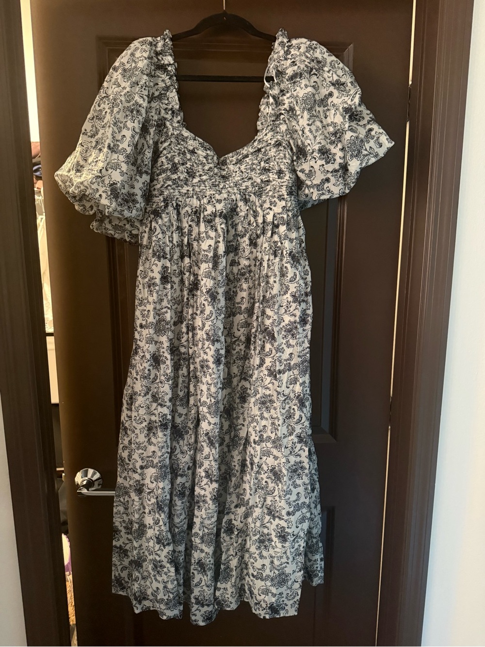 Boutique Smocked Puff Sleeve Floral Midi Dress - Black & White